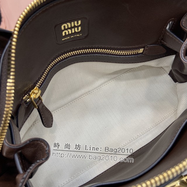 miumiu專櫃繆繆最新款爆款保齡球包原廠皮革手提包 jh2347型號：5bb169